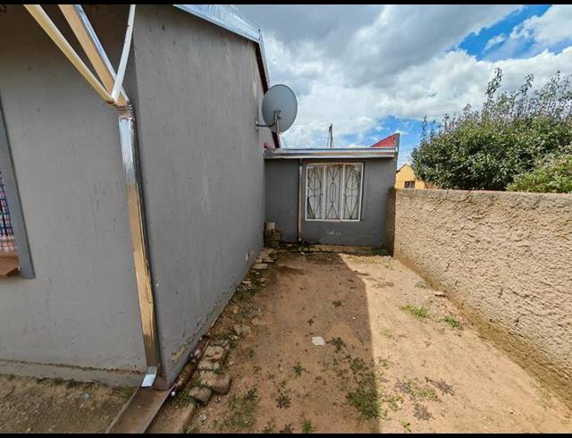 2 BEDROOM HOUSE FOR SALE IN LAKESIDE